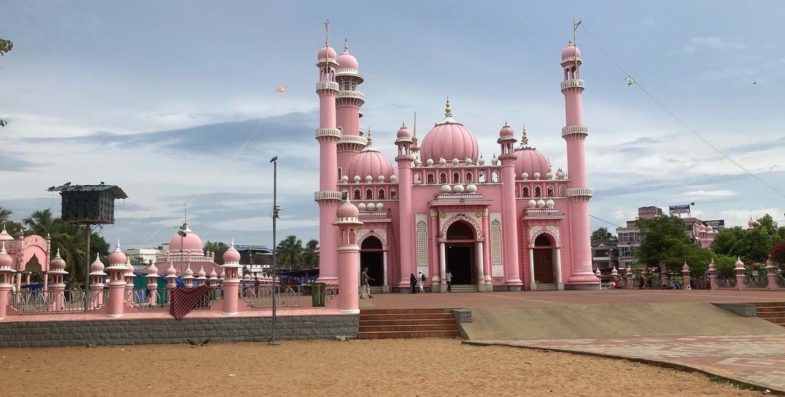 Mosques and Muslims in the &#8220;Evergreen City of India&#8221;: Exploring India&#8217;s Pluralism